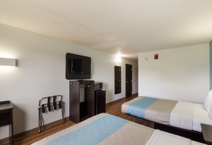 Motel 6 Rothschild, Wi