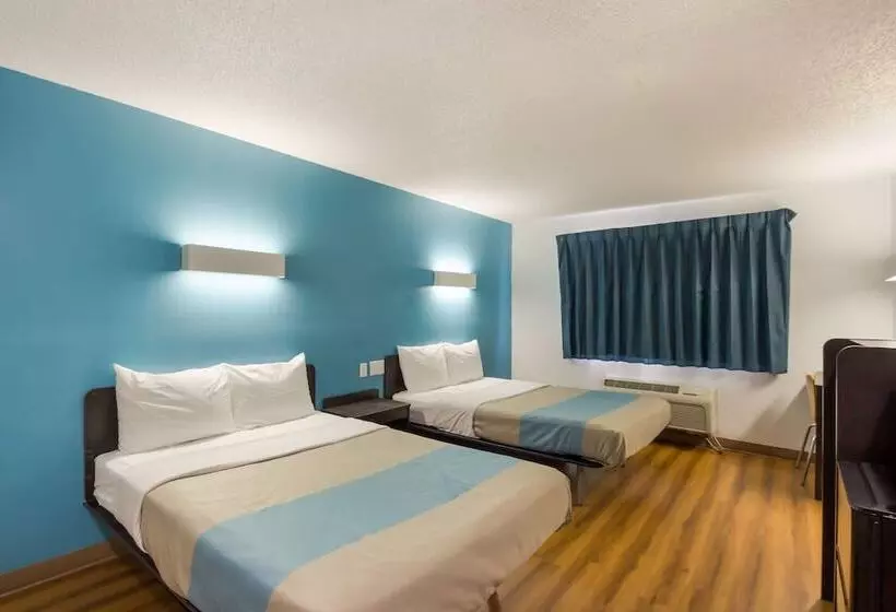 Motel 6 Rothschild, Wi