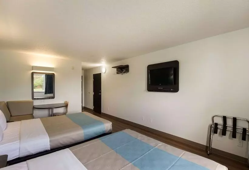 Motel 6 Rothschild, Wi