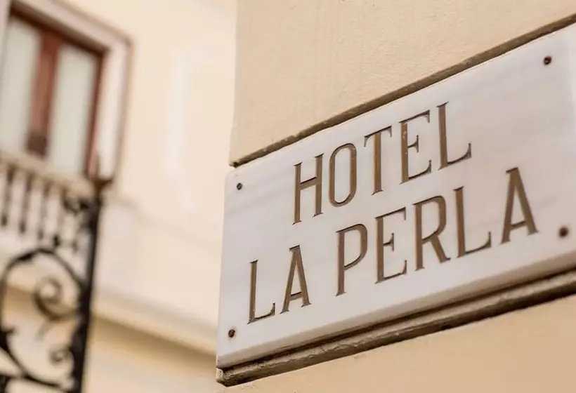 تختخواب و صبحانه La Perla Leon