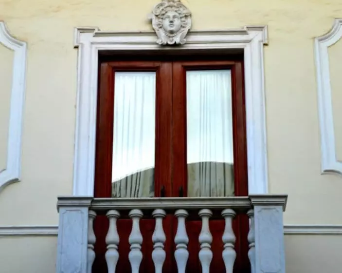 تختخواب و صبحانه La Perla Leon