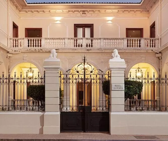 تختخواب و صبحانه La Perla Leon