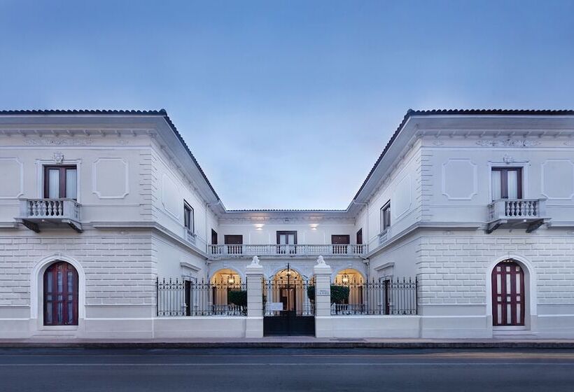 تختخواب و صبحانه La Perla Leon