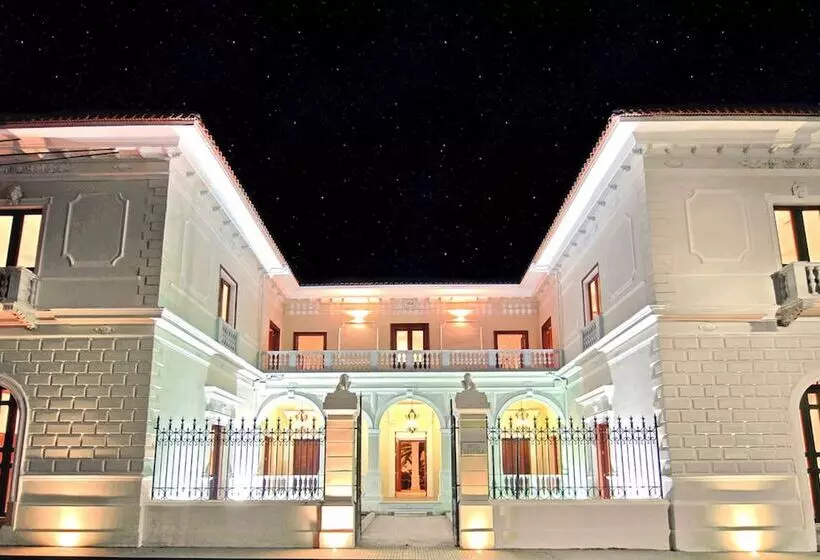 تختخواب و صبحانه La Perla Leon