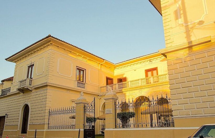 تختخواب و صبحانه La Perla Leon