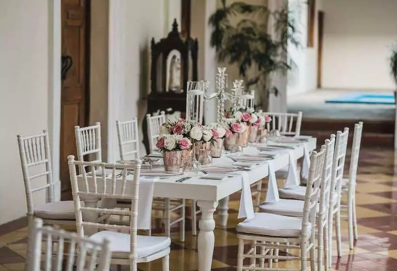 تختخواب و صبحانه La Perla Leon