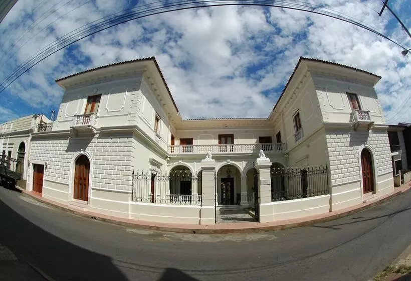 تختخواب و صبحانه La Perla Leon