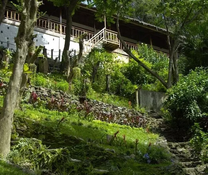 El Galleon Beach Resort