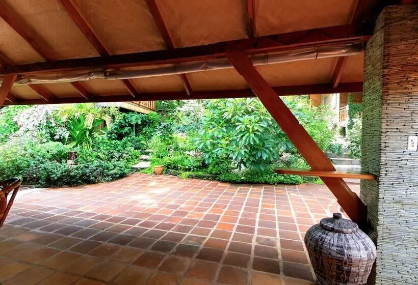 El Galleon Beach Resort