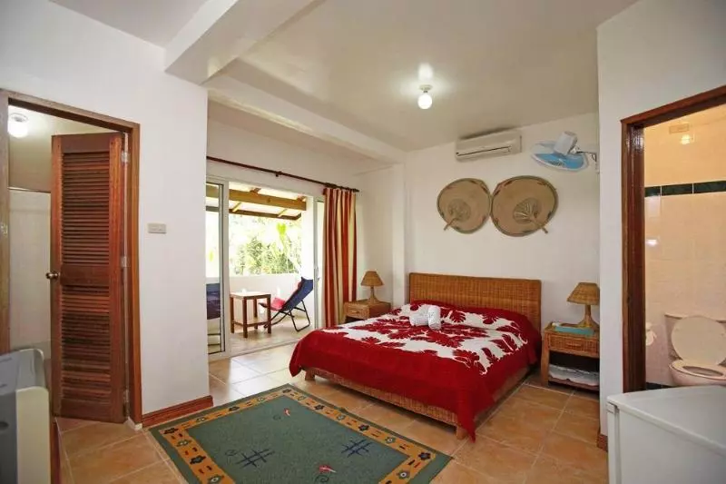 El Galleon Beach Resort