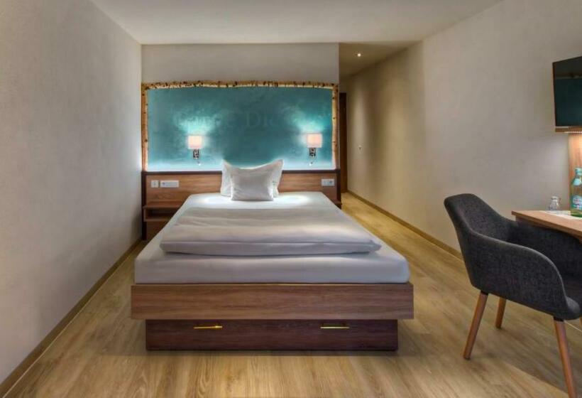 בית מלון כפרי Konigshof Health & View