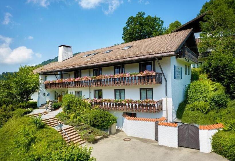 בית מלון כפרי Konigshof Health & View