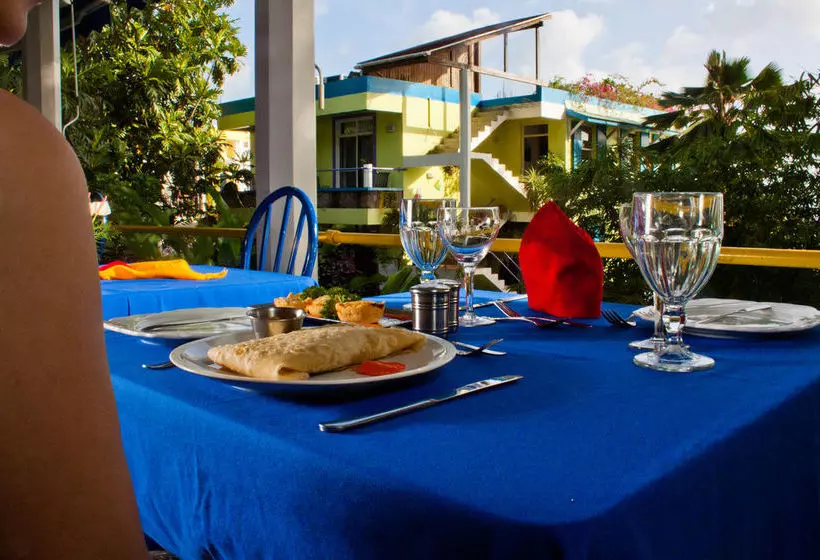 هتل Castle Comfort Lodge