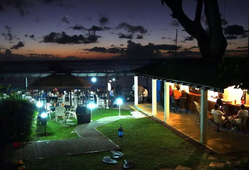 هتل Castle Comfort Lodge