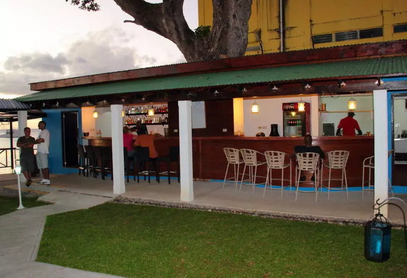 هتل Castle Comfort Lodge