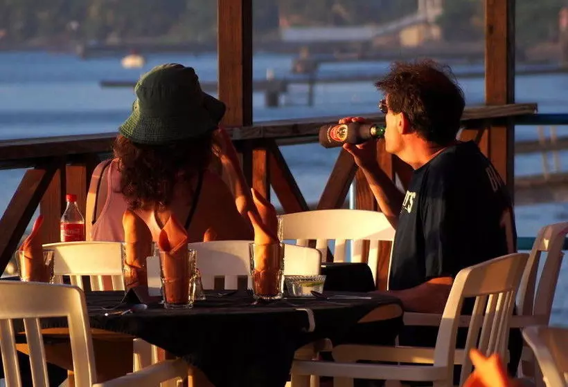 هتل Castle Comfort Lodge