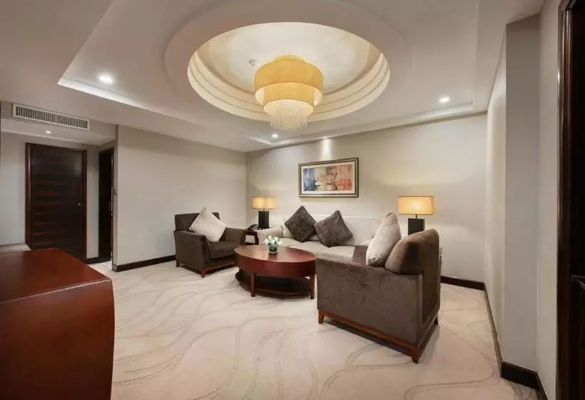 هتل Chongqing Empark Grand