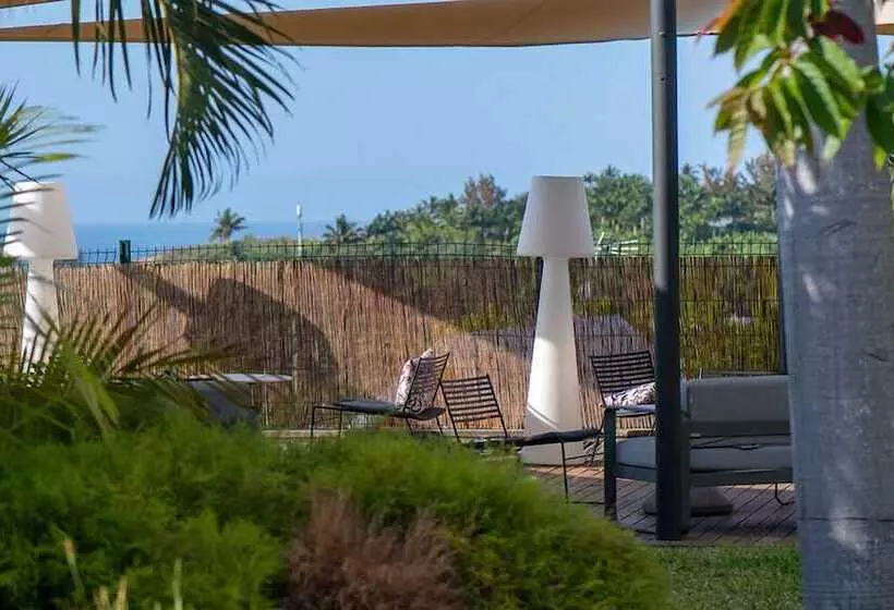 Отель Latitude 21