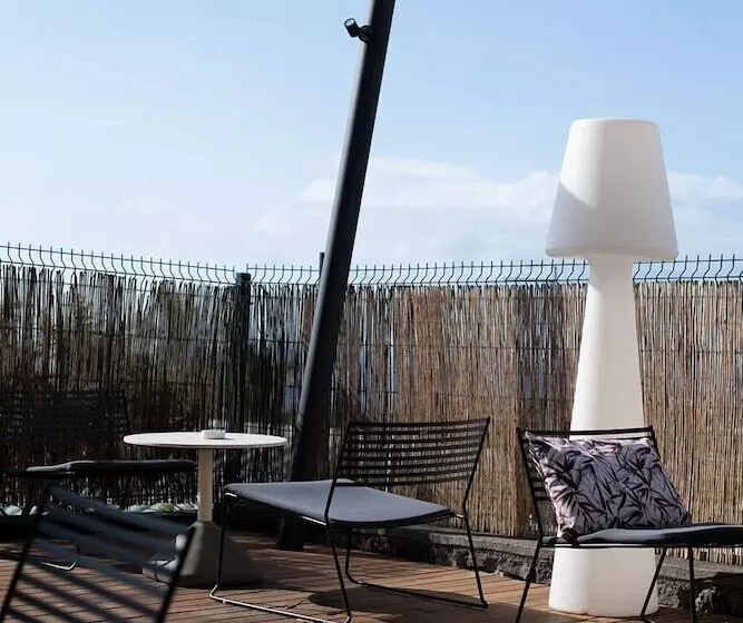 Отель Latitude 21