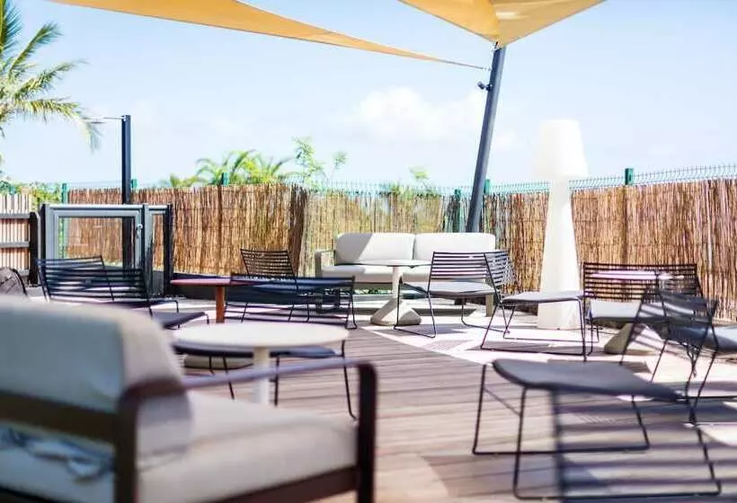 Отель Latitude 21