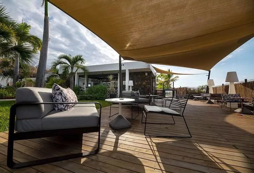 Отель Latitude 21