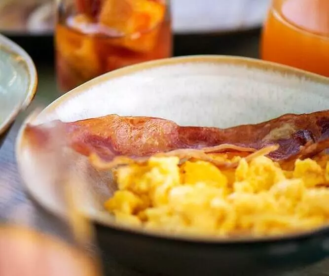 Отель Latitude 21