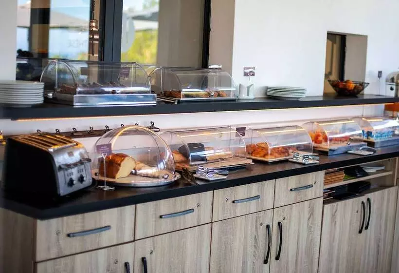 Отель Latitude 21