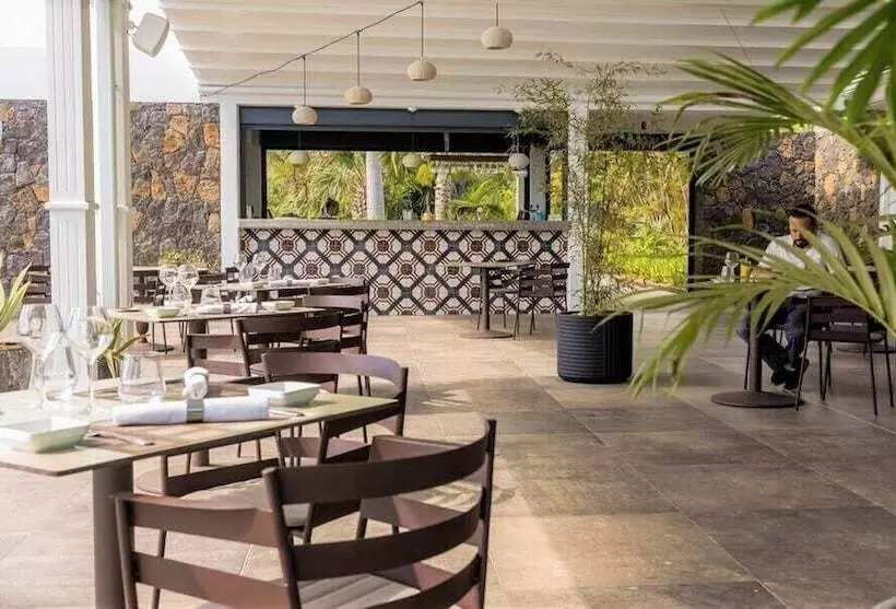 Отель Latitude 21