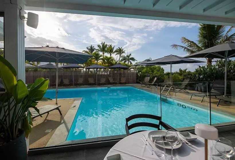 Отель Latitude 21