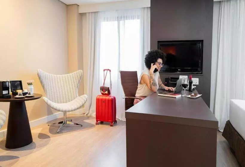 ホテル Mercure Sao Paulo Moema Times Square