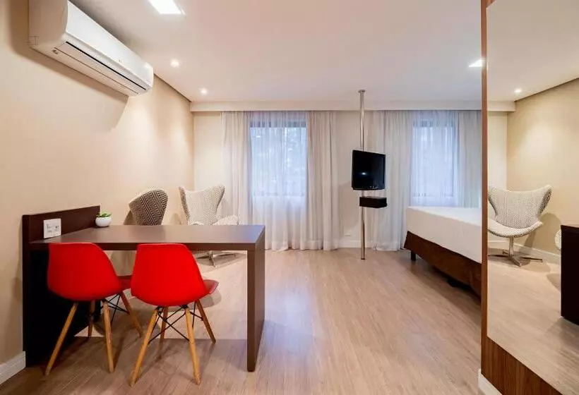 ホテル Mercure Sao Paulo Moema Times Square