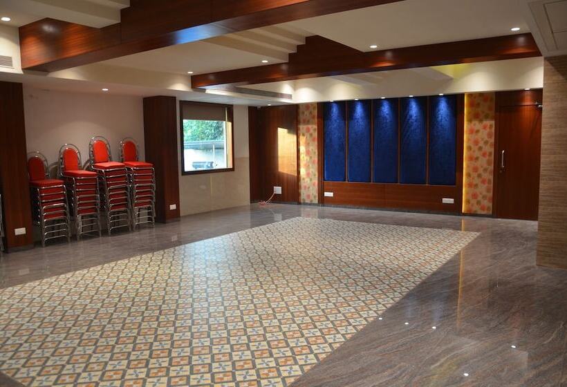 בית מלון כפרי Srikrishna Paradise Thane Airoli