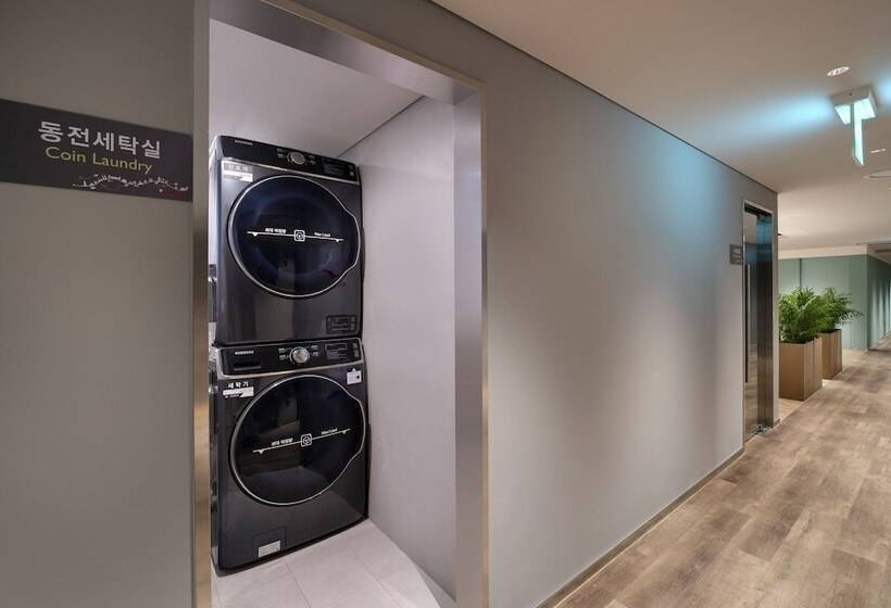 בית מלון כפרי Travelodge Myeongdong City Hall