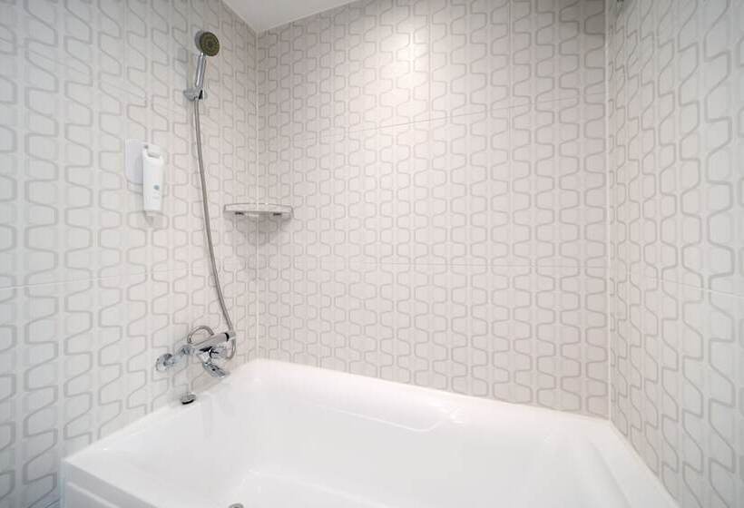 בית מלון כפרי Travelodge Myeongdong City Hall