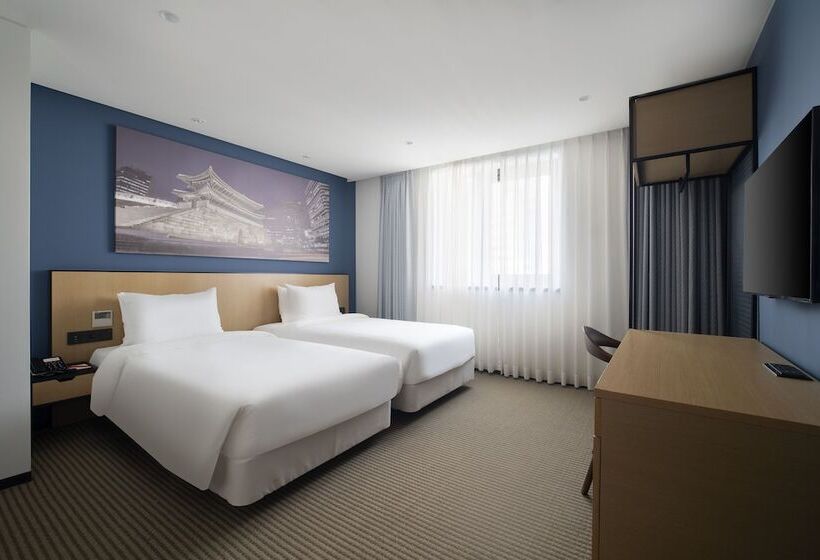 בית מלון כפרי Travelodge Myeongdong City Hall