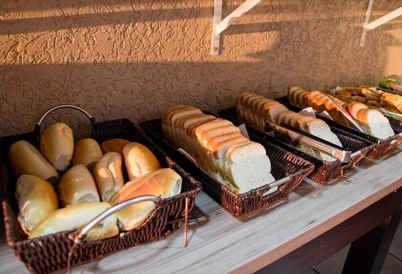 בית מלון כפרי Tropical