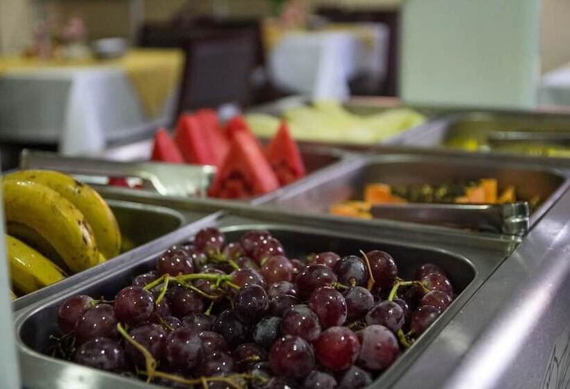 בית מלון כפרי Tropical