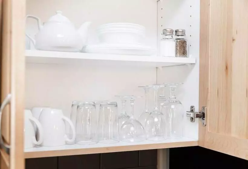 هتل Canterra Suites