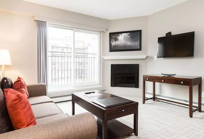 هتل Canterra Suites