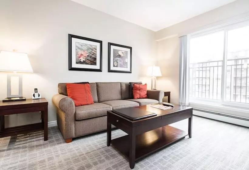 هتل Canterra Suites