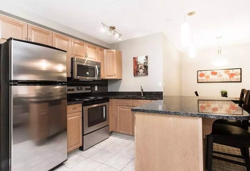 هتل Canterra Suites