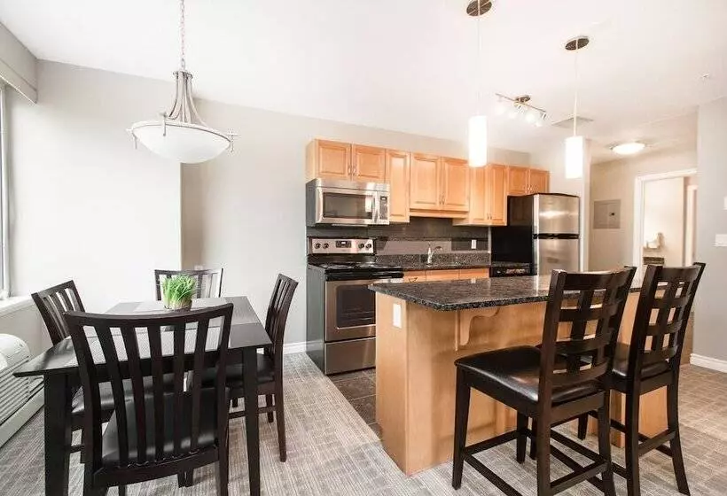 هتل Canterra Suites