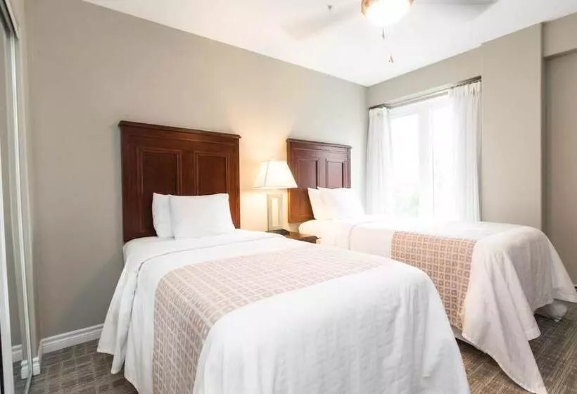 هتل Canterra Suites