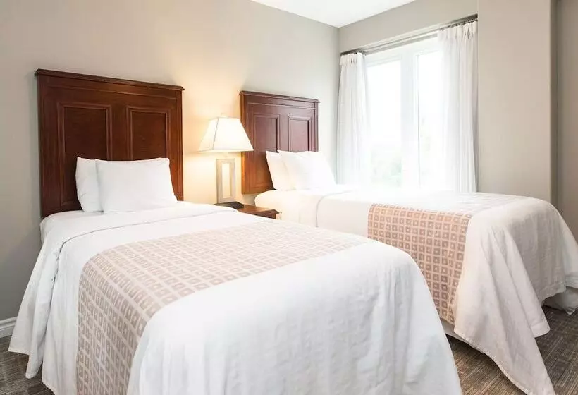 هتل Canterra Suites