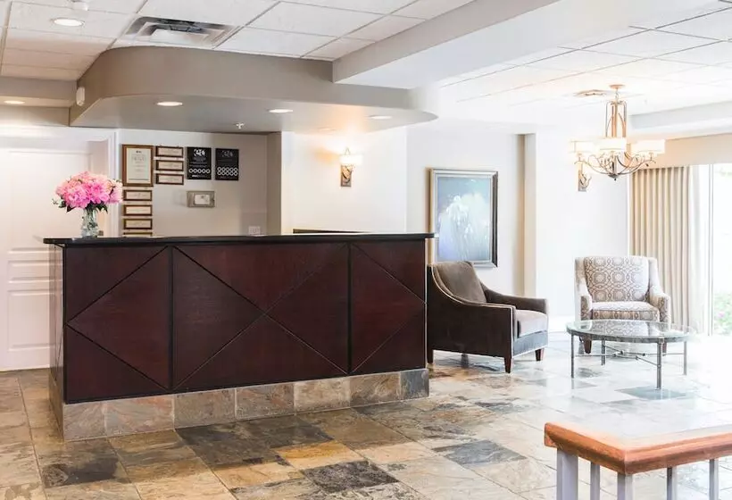 هتل Canterra Suites