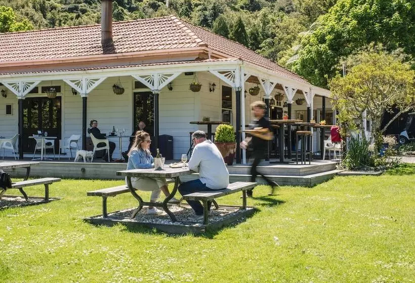 호텔 Furneaux Lodge