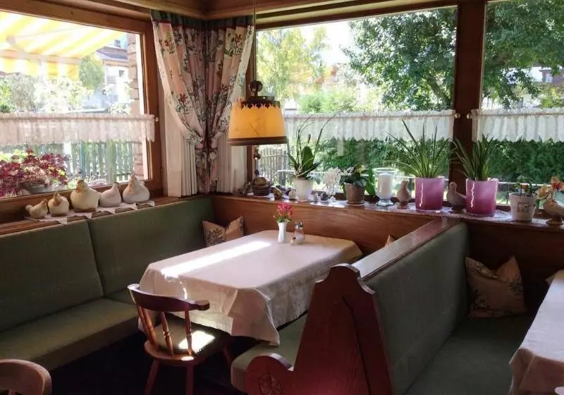 ホテル Gästehaus Lärchenheim