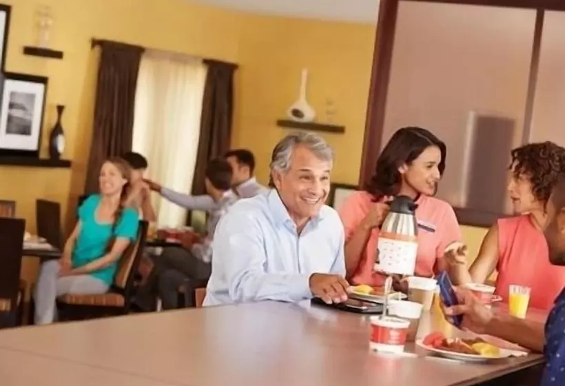 Отель Hampton Inn & Suites Stroudsburg Pocono Mountains