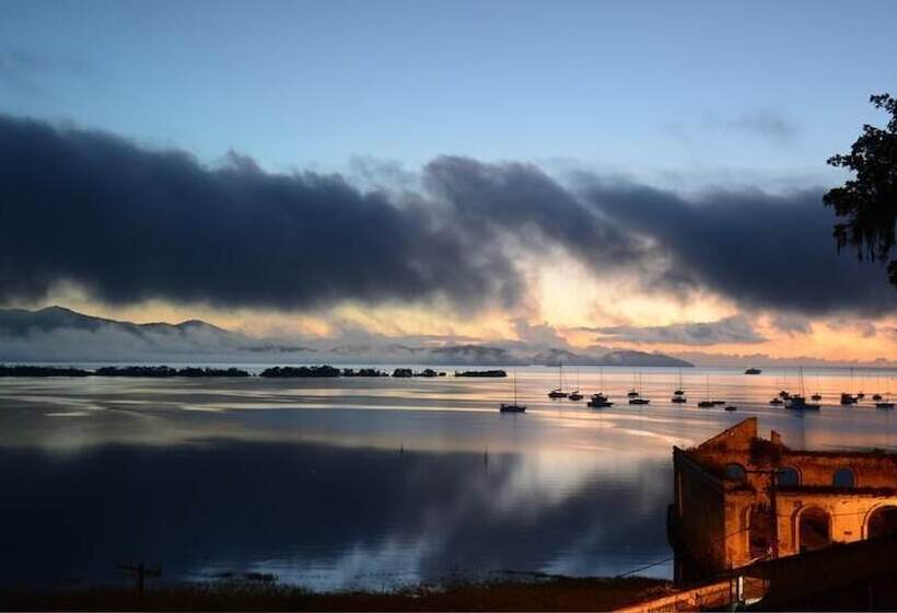 Отель Camboa Capela