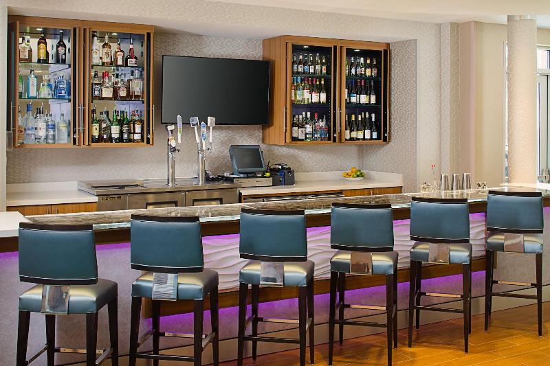 Отель Springhill Suites By Marriott Dallas Lewisville